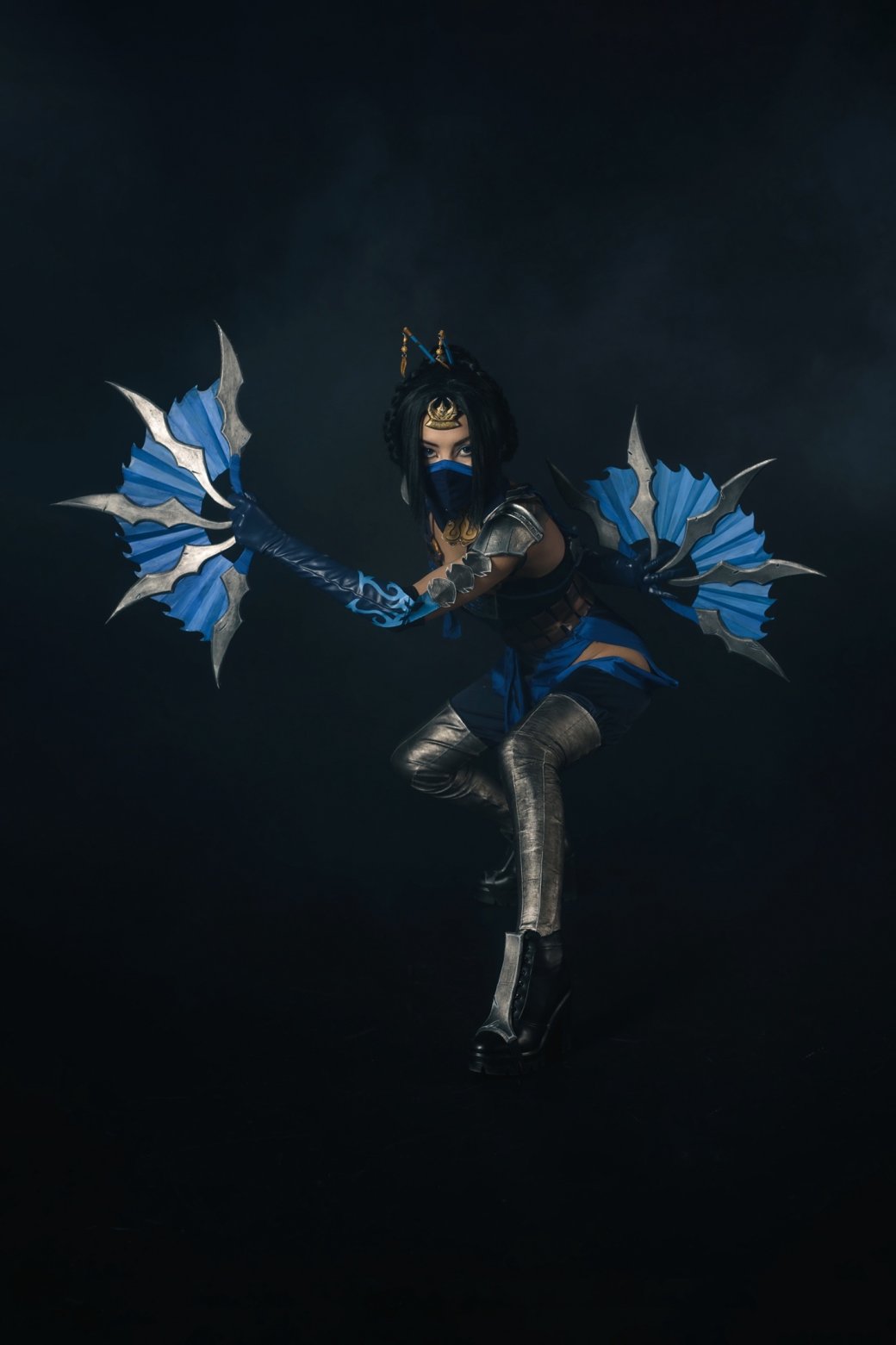 Казашка показала пикантный косплей на Китану из Mortal Kombat — изображение 3