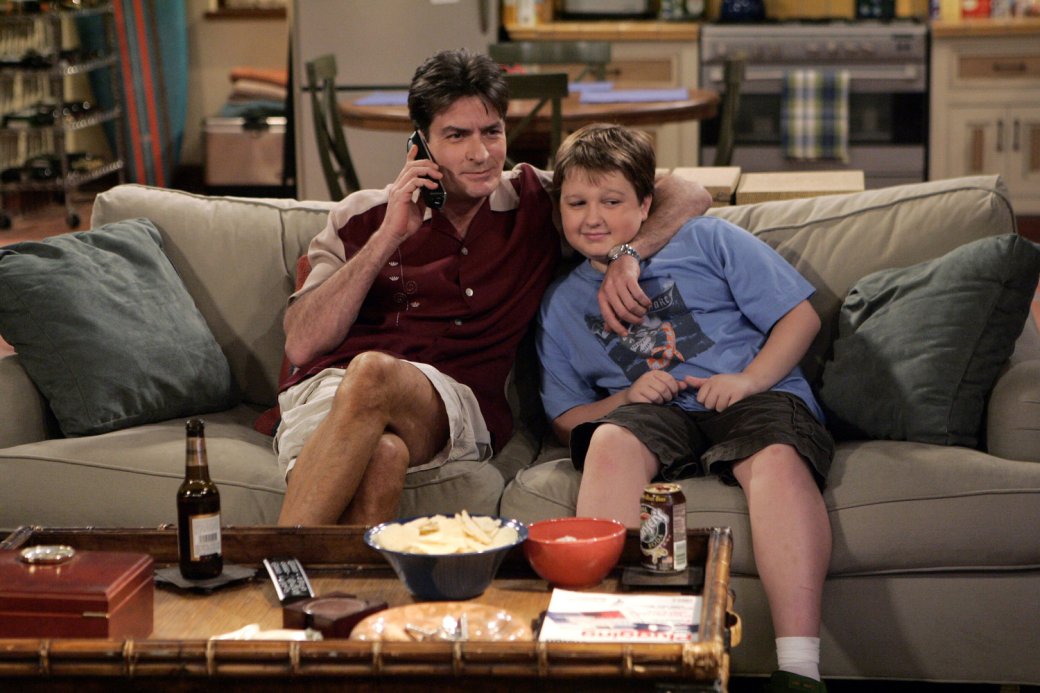 Чарли Шин отвечал за харизму сериала

Источник: CBS