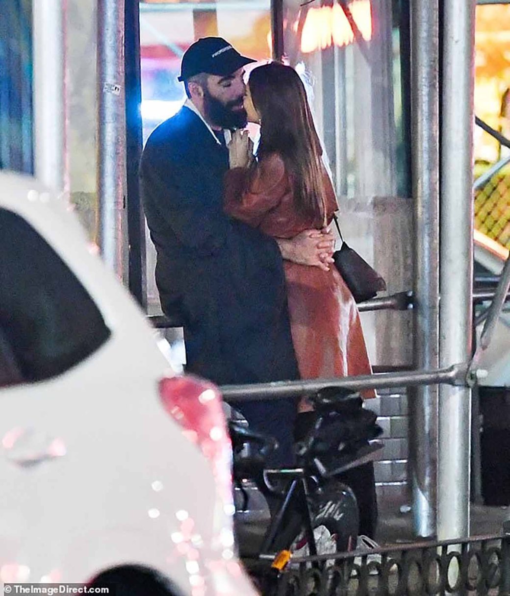 Галерея Эмили Ратаковски начала встречаться с бывшим возлюбленным Дуа Липы - 6 фото