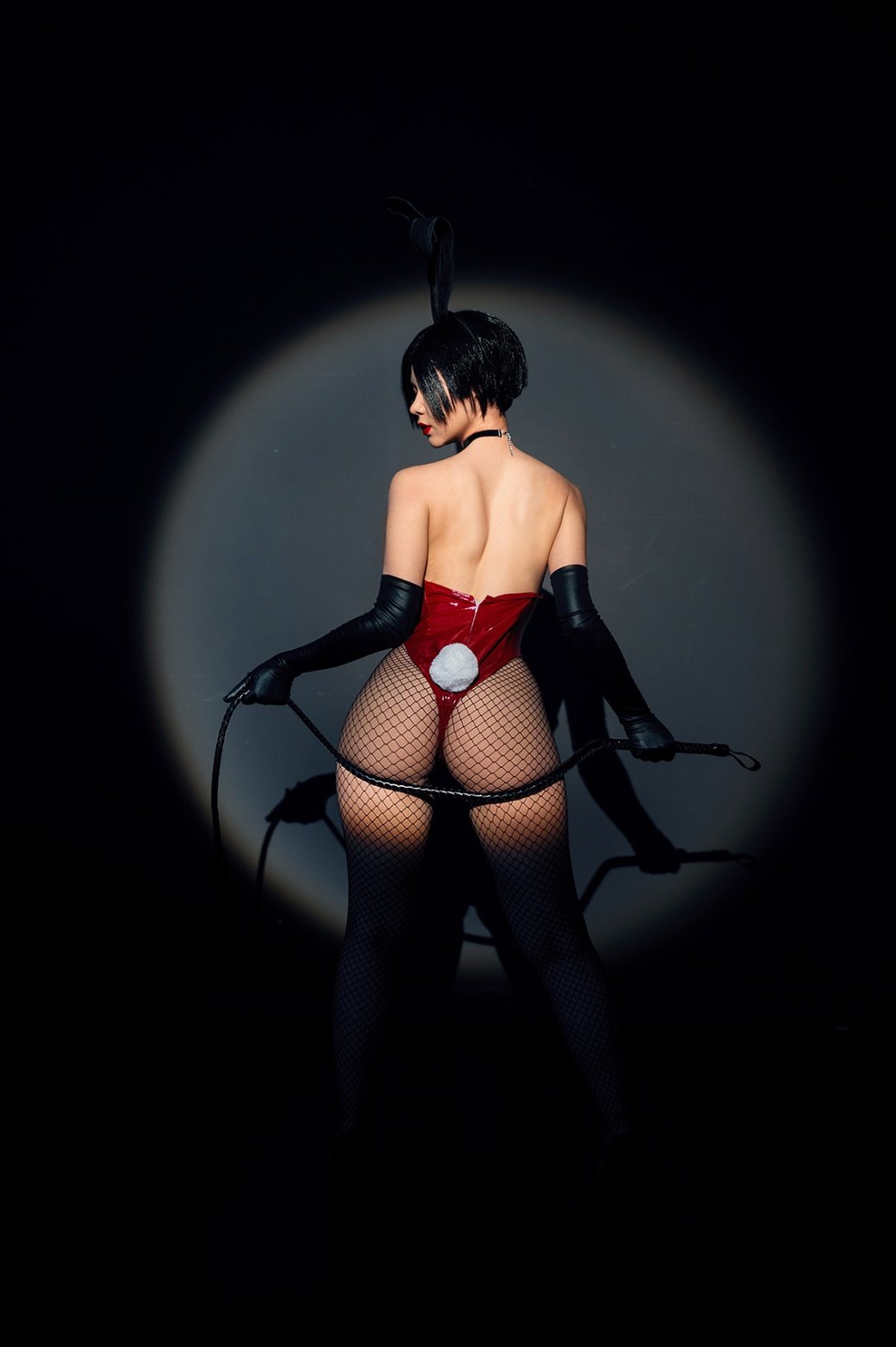 Галерея Модель показала косплей на Аду Вонг из Resident Evil в откровенном костюме зайчика - 4 фото