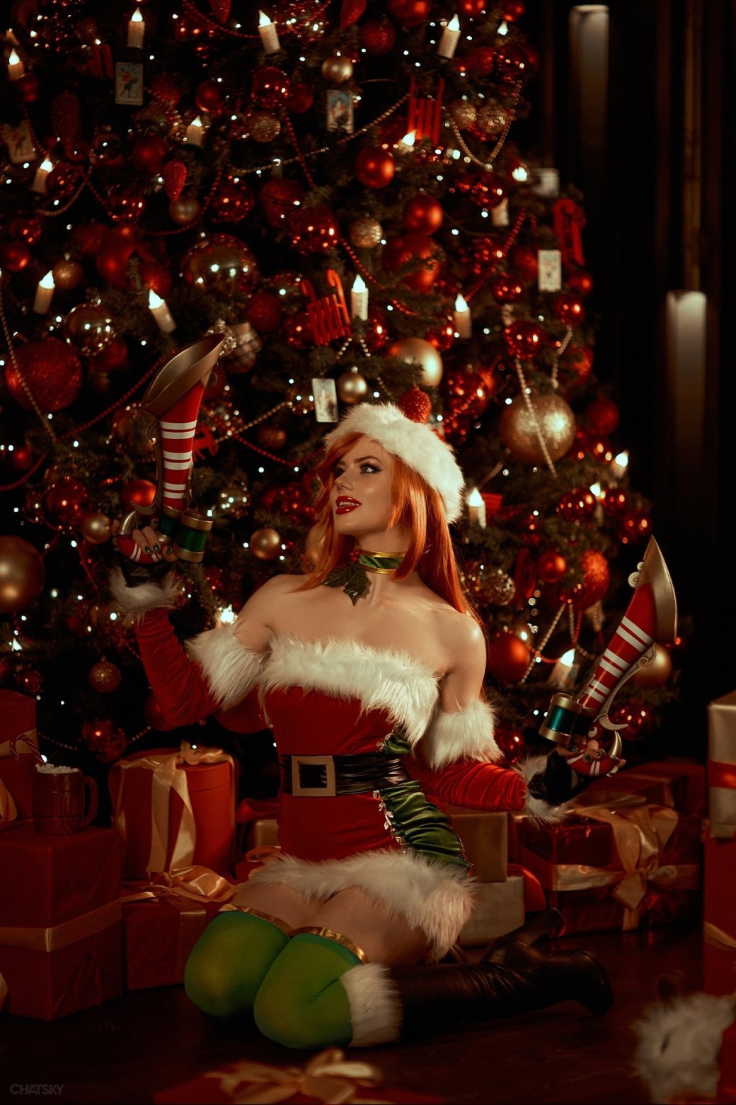 Галерея Модель снялась в новогоднем образе Мисс Фортуны из League of Legends - 6 фото