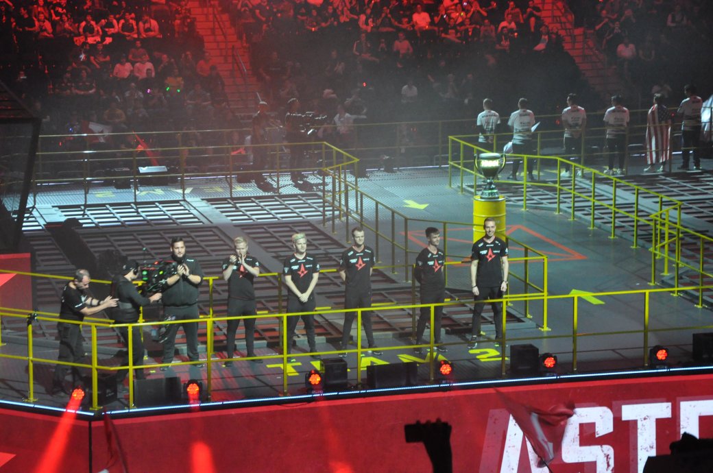 «Эти люди из параллельной вселенной?» Astralis вышла в финал «мейджора» по CS:GO — фото 1
