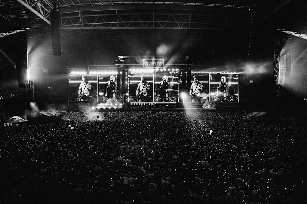 Галерея Топор войны захоронен: легендарные Oasis собрали 70 тысяч фанатов в Кардиффе - 2 фото