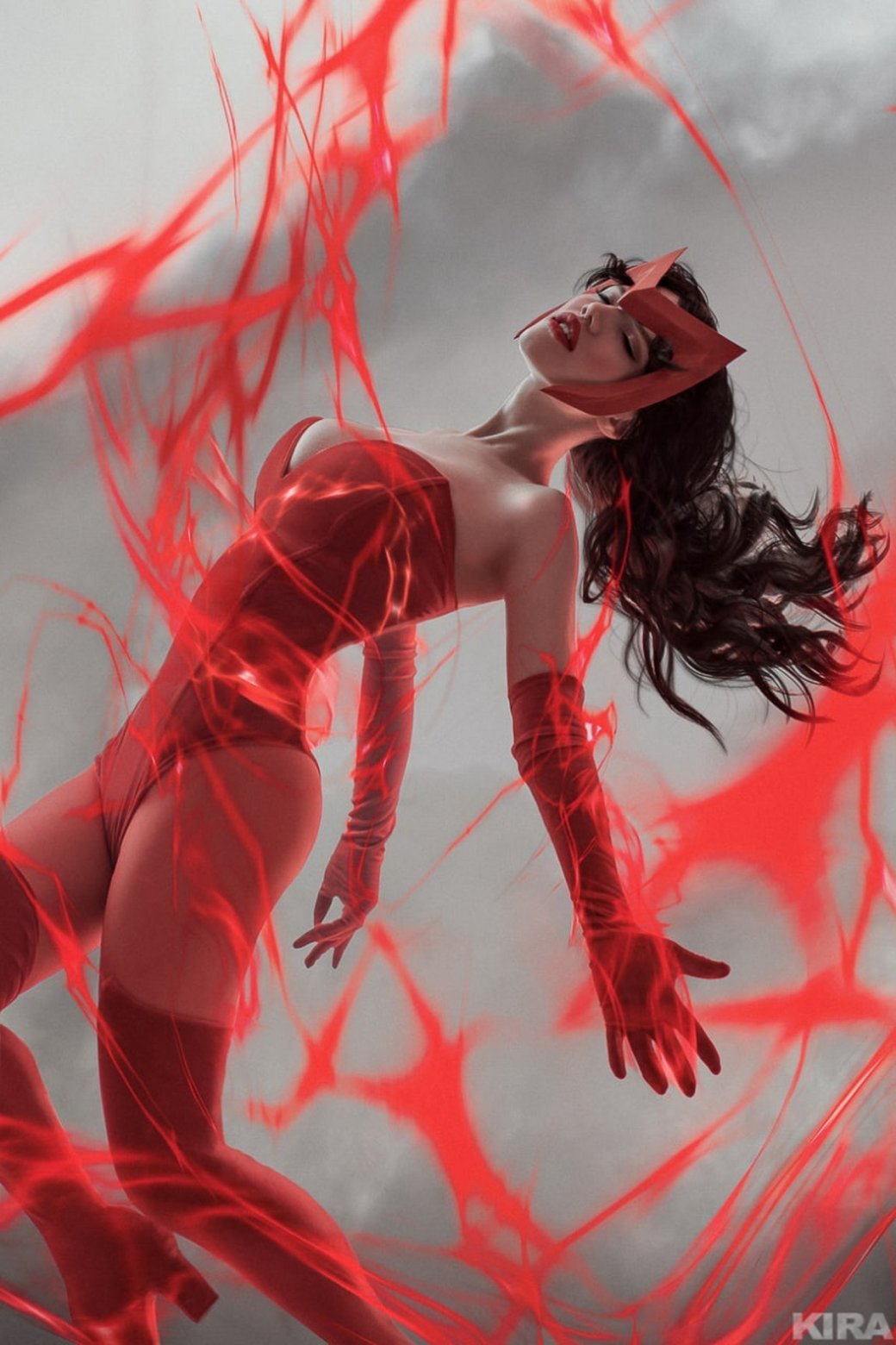 Галерея Модель снялась в образе опасной Алой Ведьмы из комиксов Marvel - 2 фото