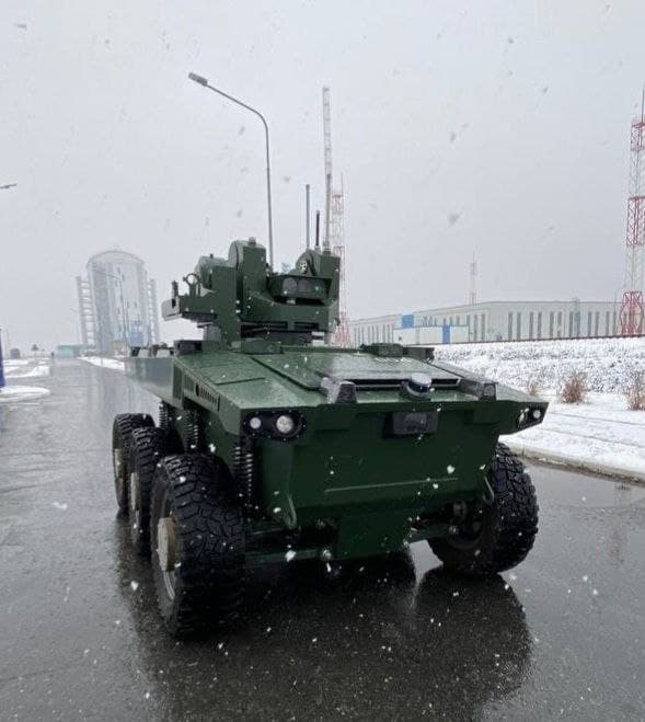 На российском космодроме запустили робота-охранника — фото 1