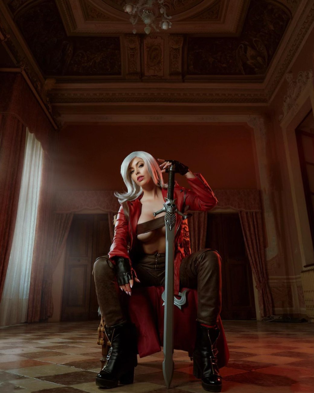Модель сделала зрелищный косплей женской версии Данте из Devil May Cry 3 — изображение 2
