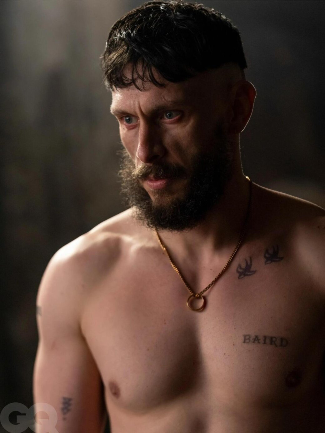 Новый мини-сериал Ричарда Гэдда «Получеловек» о сложных отношениях двух братьев обзавёлся свежими кадрами — изображение 3