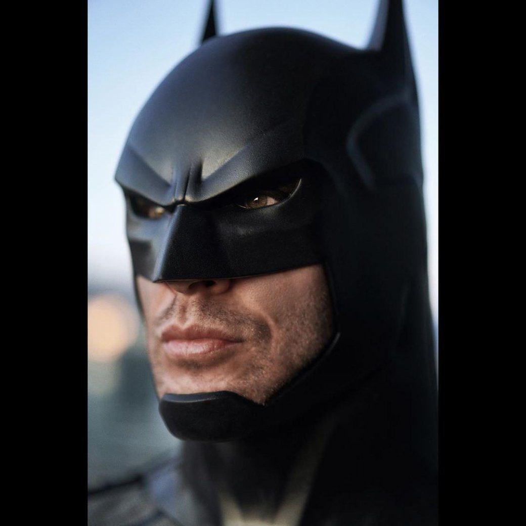 Галерея Дженсен Эклз нарядился Бэтменом на Хэллоуин. Вышло внушительно - 8 фото