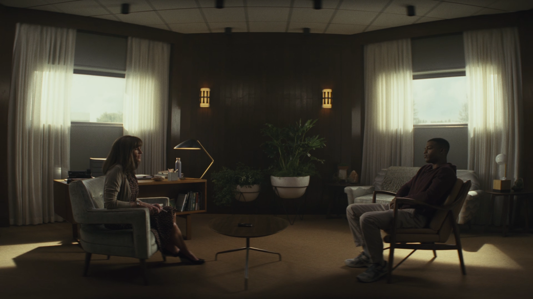 Рецензия на сериал Homecoming — психологический триллер с Джулией Робертс от автора «Мистера Робота» — фото 1