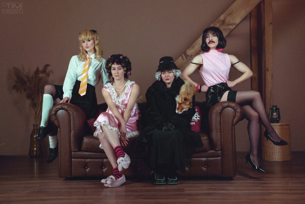 Галерея Россиянки сделали косплей на Queen из клипа I Want To Break Free в женских нарядах - 4 фото