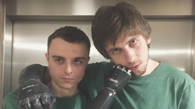 Instagram дублера Паля. Кости киборга: https://www.instagram.com/bionic_russia/
