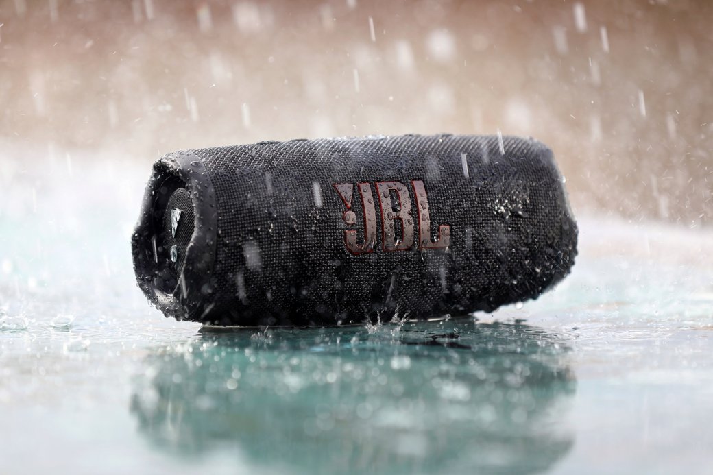 В России представили портативную колонку JBL Charge 5 — фото 1