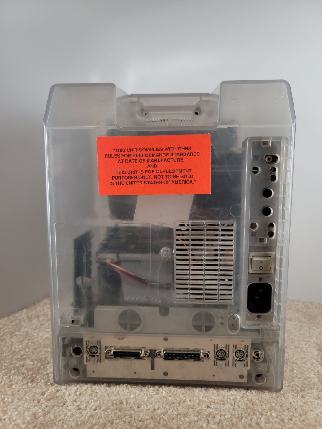 Прозрачное ретро: прототип Apple Macintosh Classic показали на качественных фото — фото 3