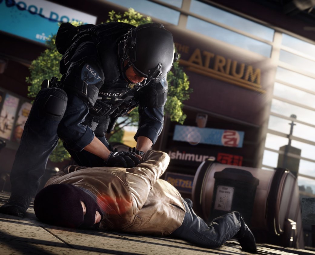 ### Максим Иванов, редактор «Канобу»

Battlefield: Hardline – это шутер, который поручили делать рок-звездам. Поэтому игра и получилась насквозь кичевой, хулиганской и совершенно несерьезной. Вы краской разрисовываете улицы Лос-Анджелеса, угрожаете противникам здоровенным молотком, обрушиваете на их головы строительный кран, высовываетесь из окна мчащейся машины и при этом подпеваете задиристому KRS-One – «Woop-woop! That's the sound of da police!» По этой причине вы либо полюбите Hardline, либо возненавидите игру заочно, ну просто потому что не такой должна быть настоящая Battlefield! Я, например, обеими руками за подобный панк-подход – почему бы и нет? Тем более что он оправдывает себя одним только режимом «Погони» – я все никак не мог отделаться от ощущения, будто играю в GTA 5, настолько все круто и динамично. С ограблениями я пока не разобрался, но, чую, простор для различных тактик там огромный. Главное, чтобы к релизу Visceral отшлифовала отдельные шероховатости (вес героев совсем не чувствуется, физика машин предельно странная, а поездки на мотоцикле почему-то выглядят так, словно я совокупляюсь с водителем-горбуном).