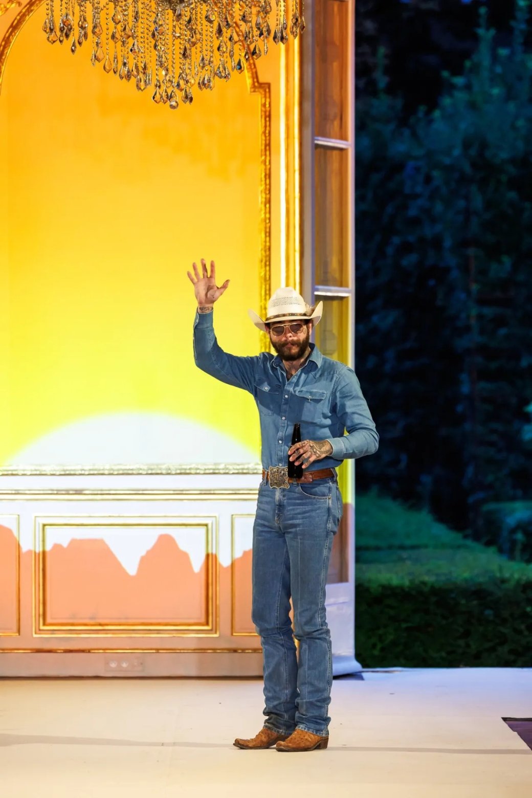 Галерея Post Malone представил модный бренд Austin Post в Париже с ковбойским шоу - 27 фото