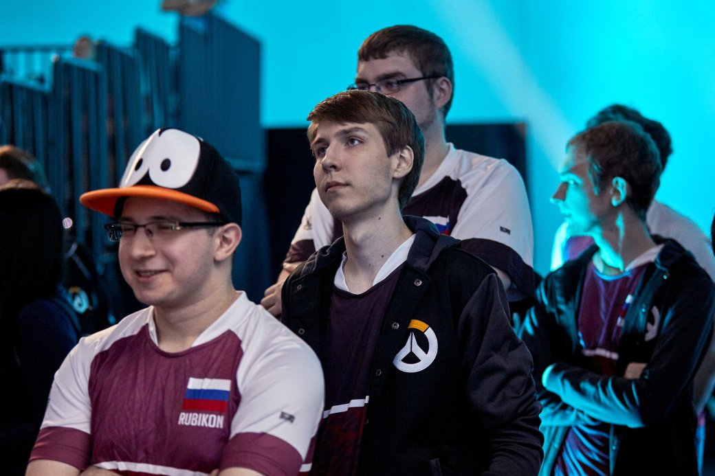 Рубен «Rubikon» Зурабян и Георгий «ShaDowBurn» Гуща на чемпионате мира 2016 года. В 2017 оба игрока вновь представляют Россию.