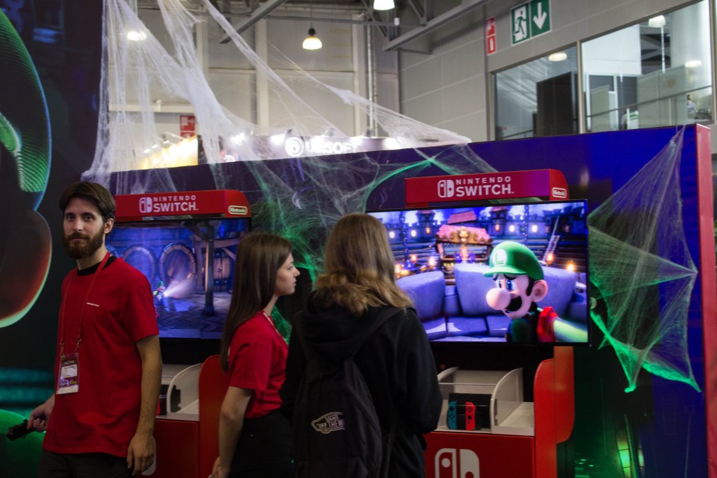 Создатель «Черного плаща», косплей и толпы геймеров. Comic Con Russia и «Игромир» 2019. День 1 — фото 58