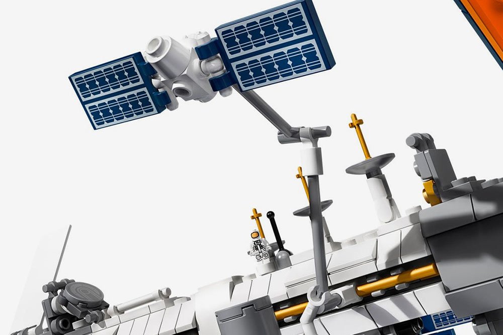 LEGO выпустит набор с МКС. Один из них уже отправился в стратосферу — изображение 3