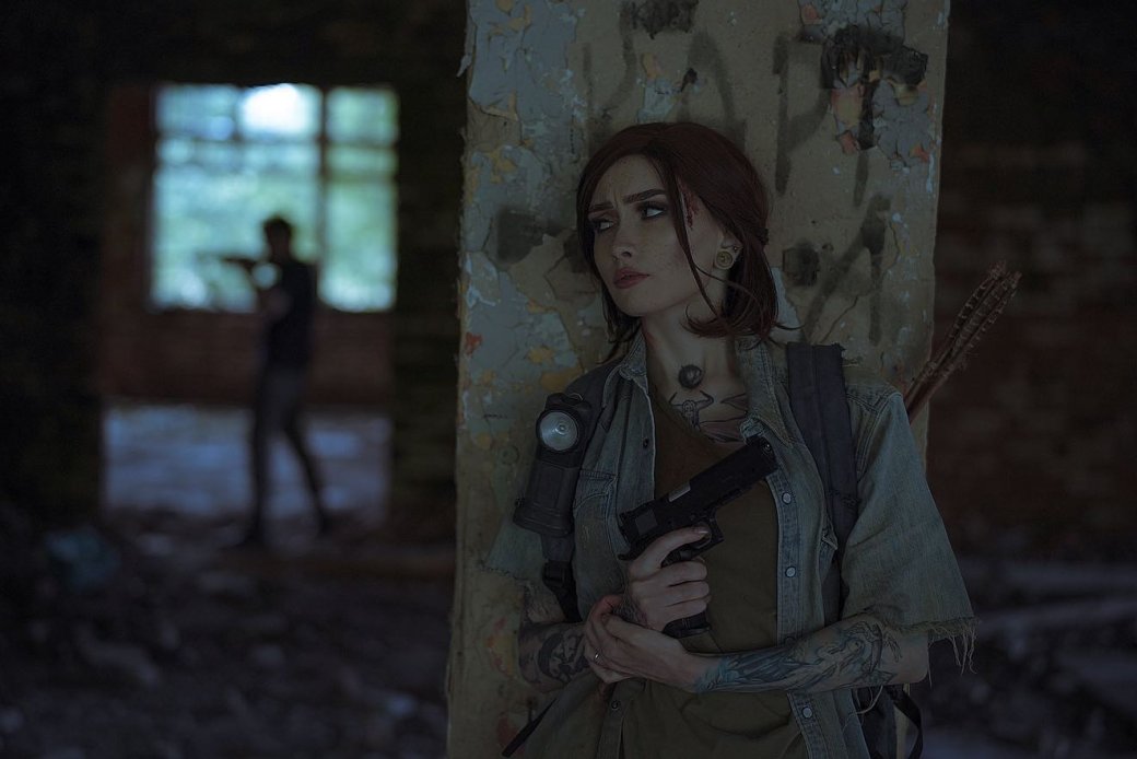 Галерея Модель сделала косплей на Элли из The Last of Us Part 2 в атмосферных декорациях - 9 фото