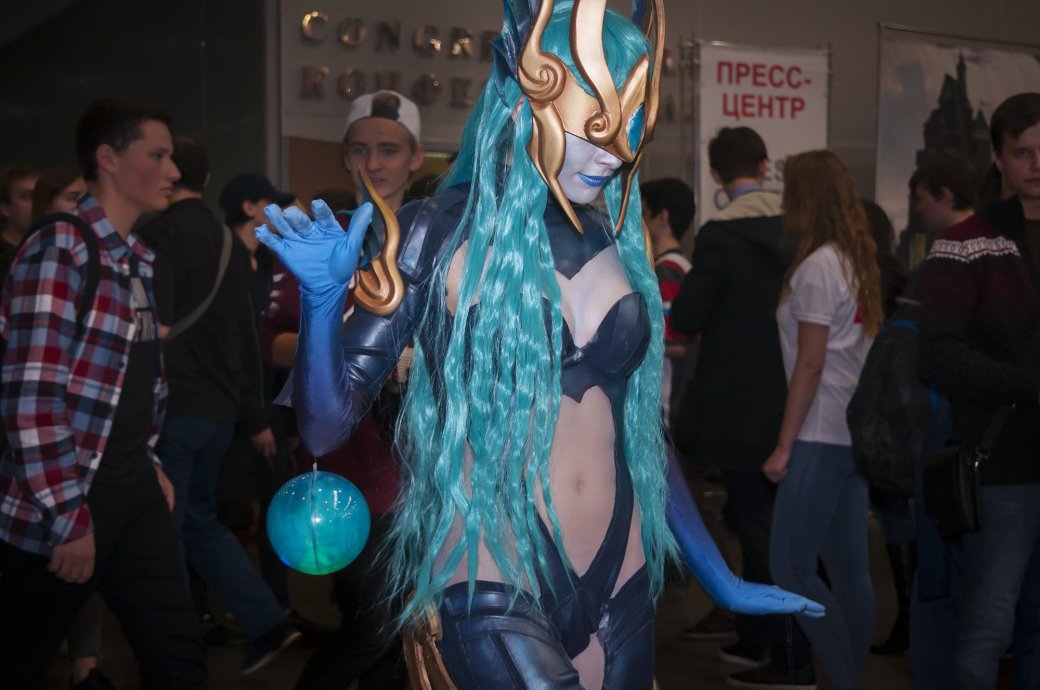 [ДЕНЬ 2](https://kanobu.ru/articles/fotootchet-sigromira-icomic-con-russia-2016-den1-369742/)