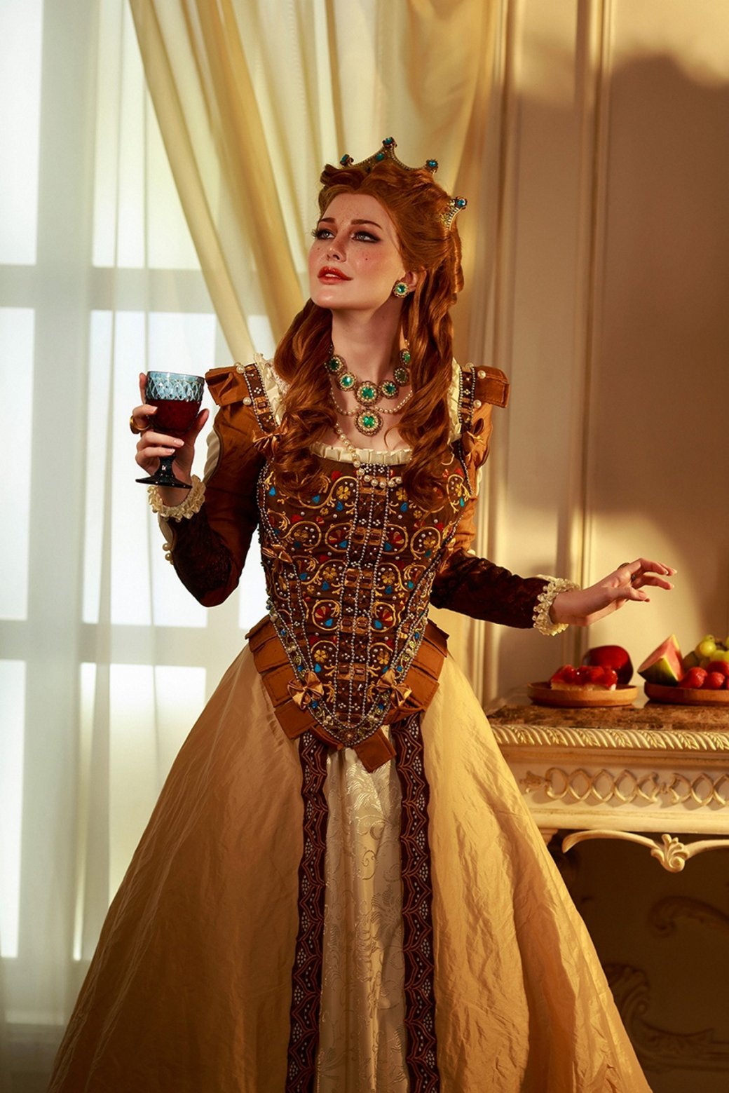 Галерея Модель показала косплей горделивой Анны-Генриетты из «Ведьмака 3» в нижнем белье - 6 фото
