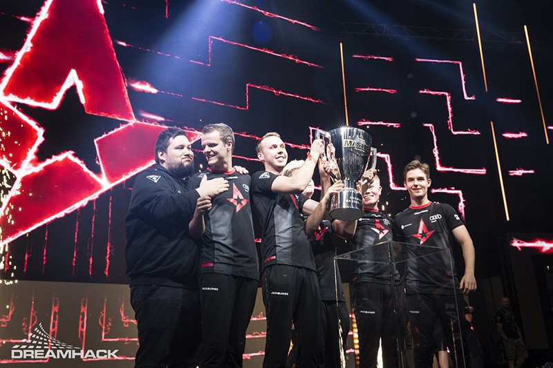 «Очередная клоунская церемония награждения». Как на TGA Cloud9 смогла обойти Astralis? — фото 1
