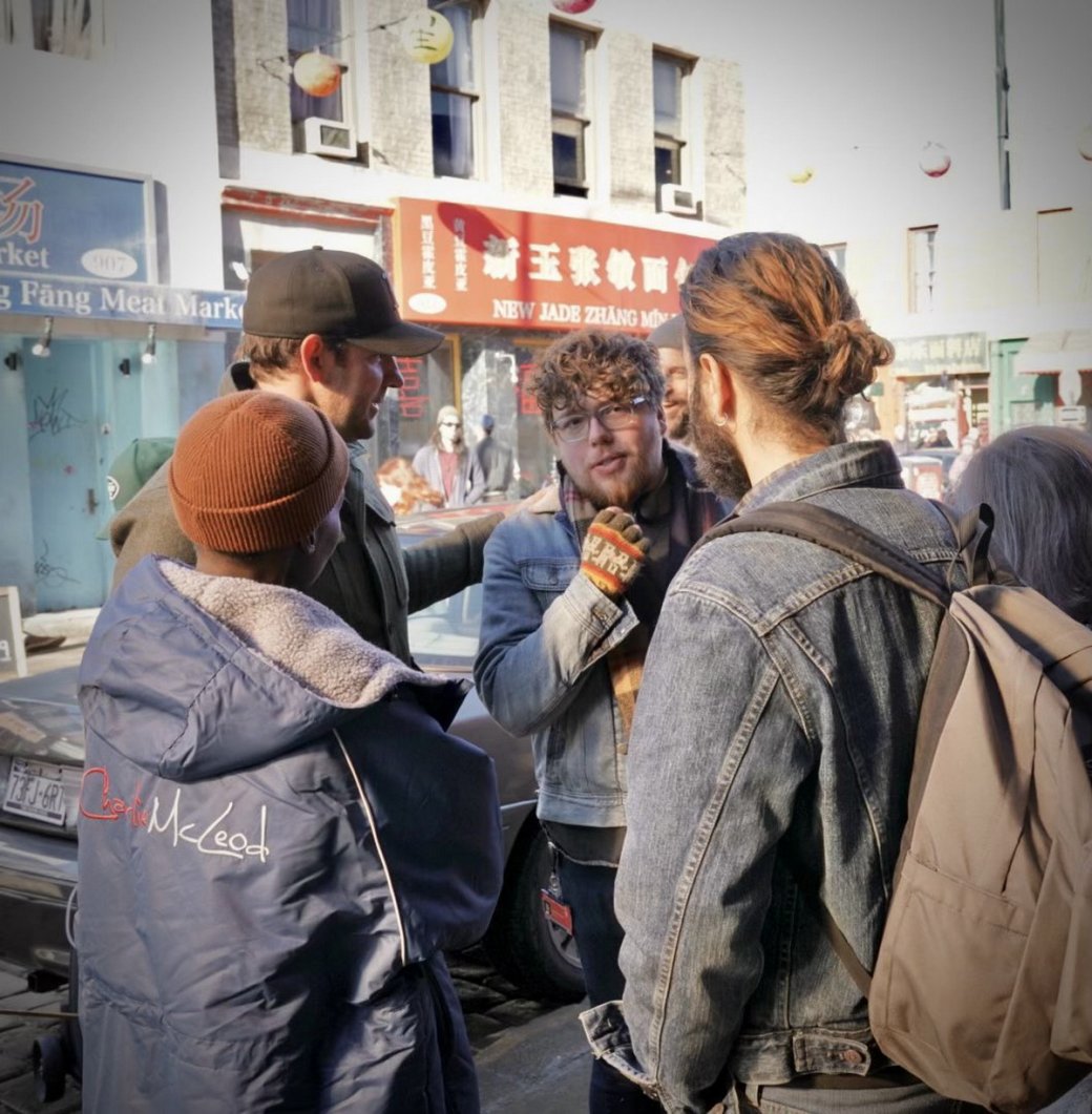 Джон Красински показал фотографии со съёмок фильма «Тихое место: День первый» — изображение 3
