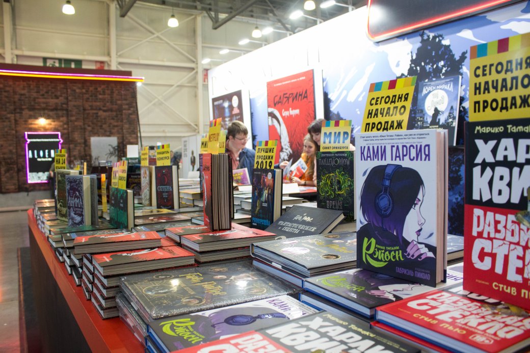 Создатель «Черного плаща», косплей и толпы геймеров. Comic Con Russia и «Игромир» 2019. День 1 — фото 61