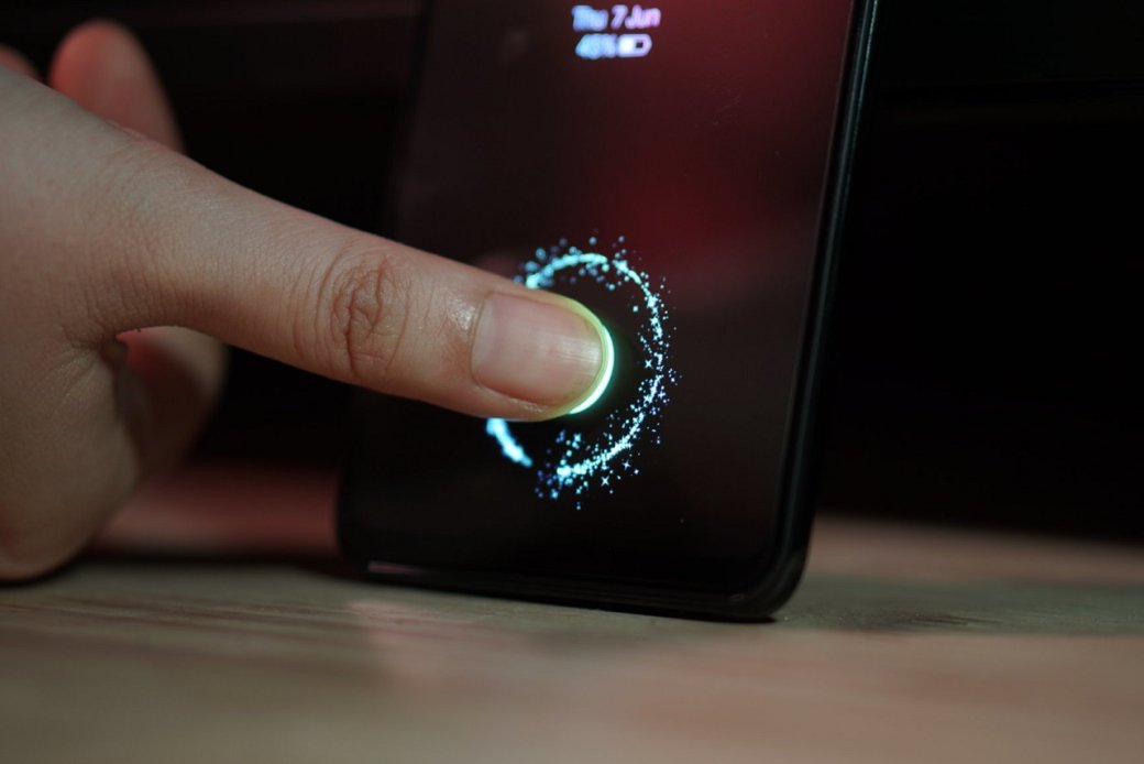 Xiaomi показала уникальный сканер отпечатков пальцев на ширину экрана (видео) — фото 1