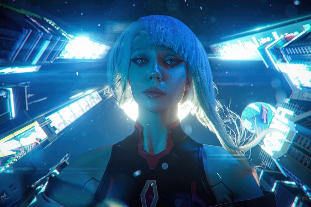 Модель снялась в эффектном образе Люси из Cyberpunk: Edgerunners — изображение 3