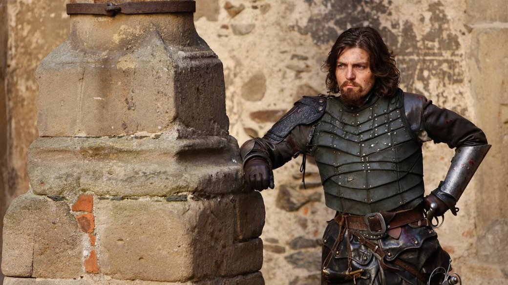 Том Бёрк в сериале «Мушкетёры» буквально готовый Радан, которого остаётся только увеличить в размерах и усадить на маленькую лошадь

Источник: BBC