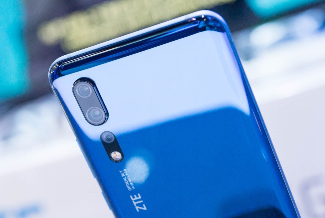 MWC 2019: ZTE показала 5G-флагман Axon 10 Pro и премиум-смартфон Blade V10 — фото 1