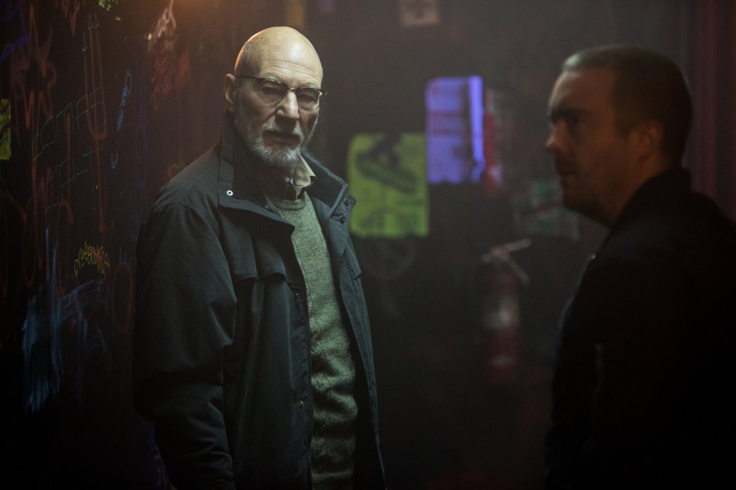 C Патриком Стюартом в фильме «Зеленая комната» (Green Room), 2015