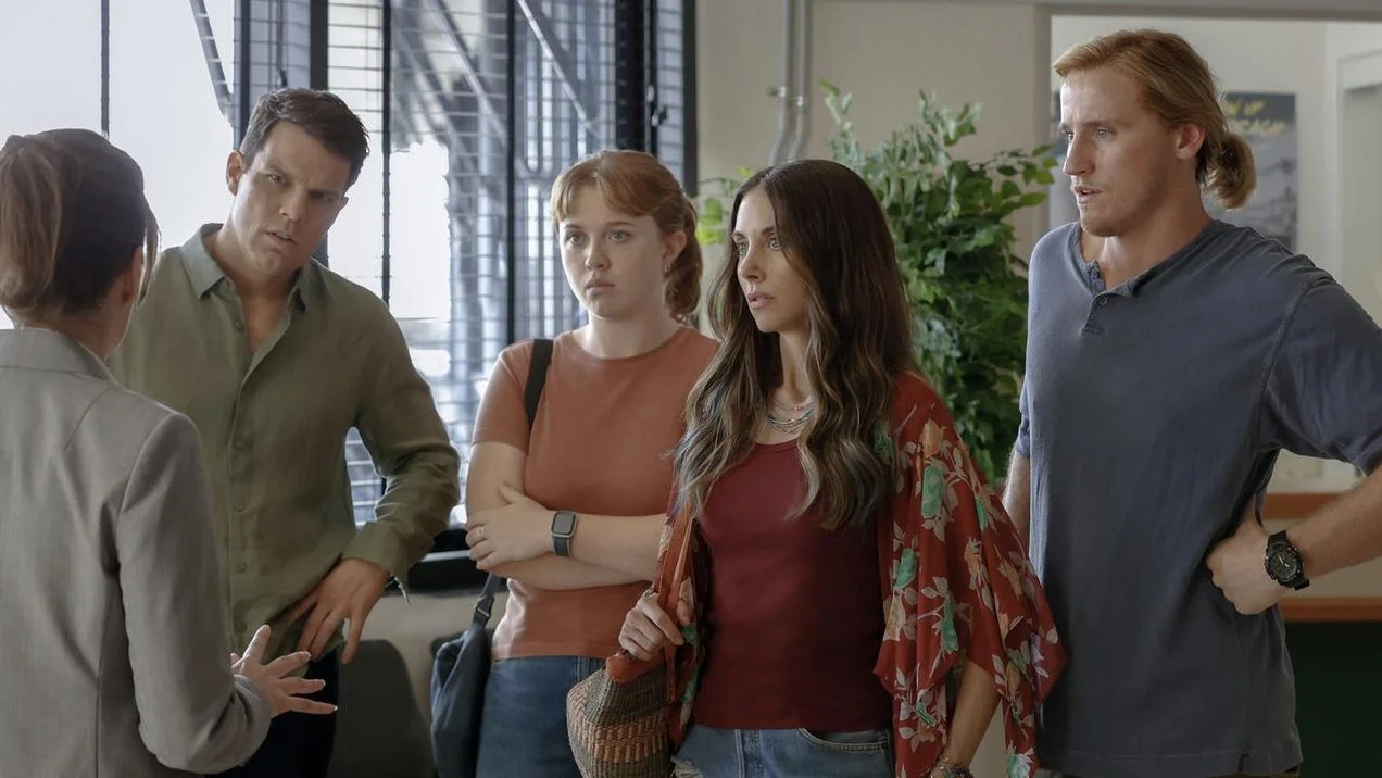 «Яблоки не падают никогда» (Apples Never Fall) - кадр 3