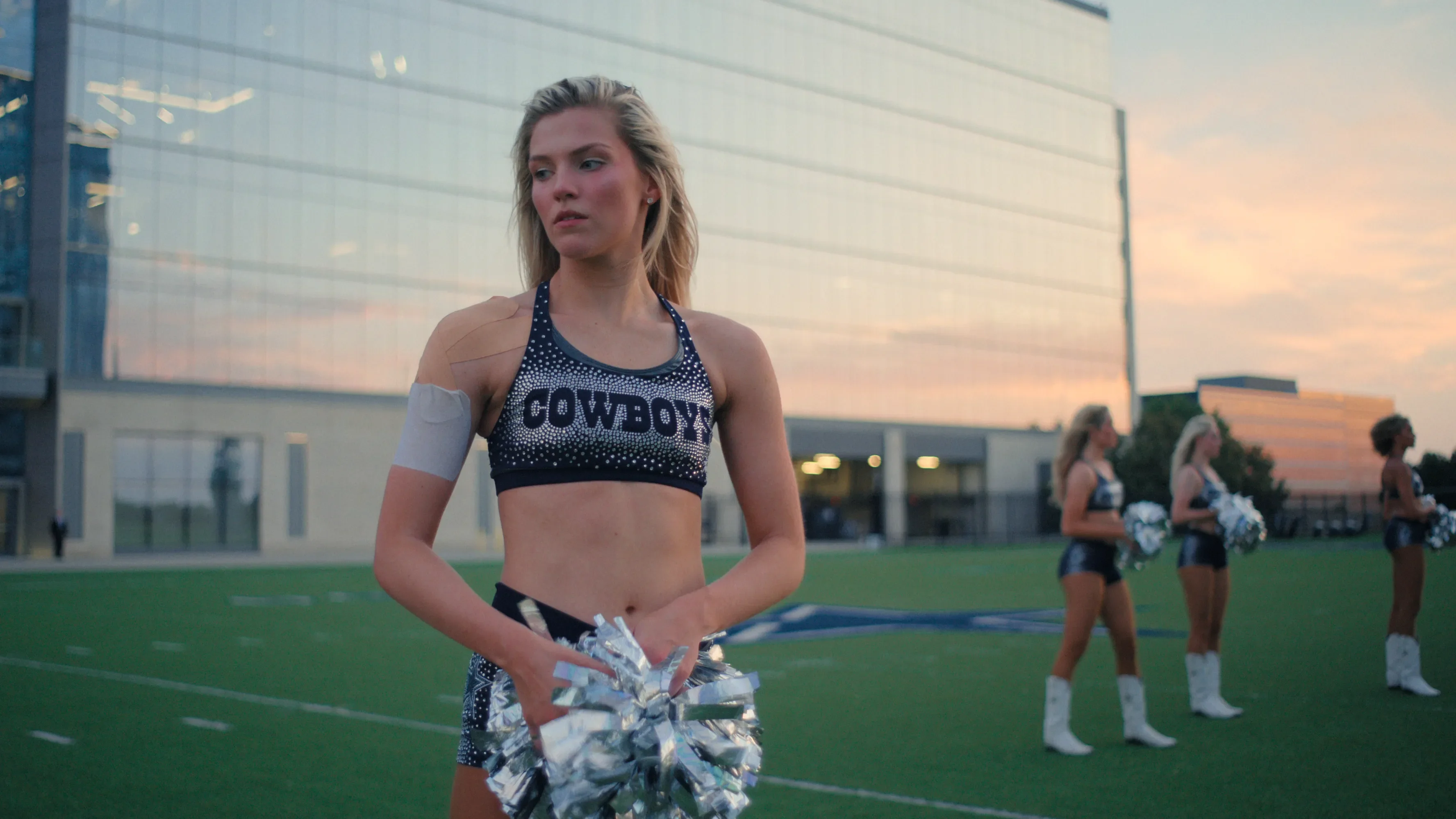 «Любимицы Америки: Чирлидеры Dallas Cowboys» (America’s Sweethearts: Dallas Cowboys Cheerleaders) - кадр 1