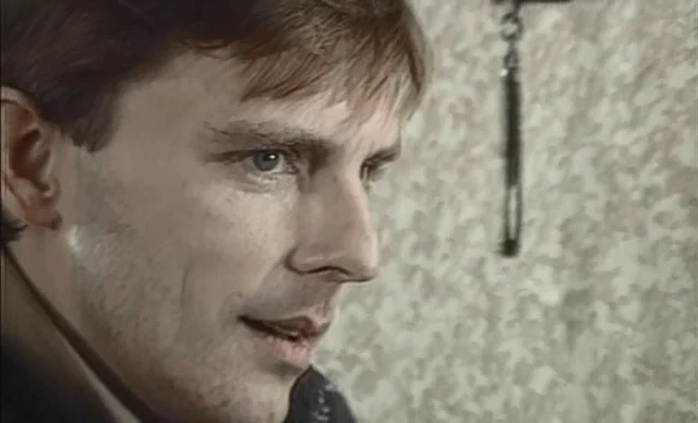 «Улицы разбитых фонарей» - кадр 11