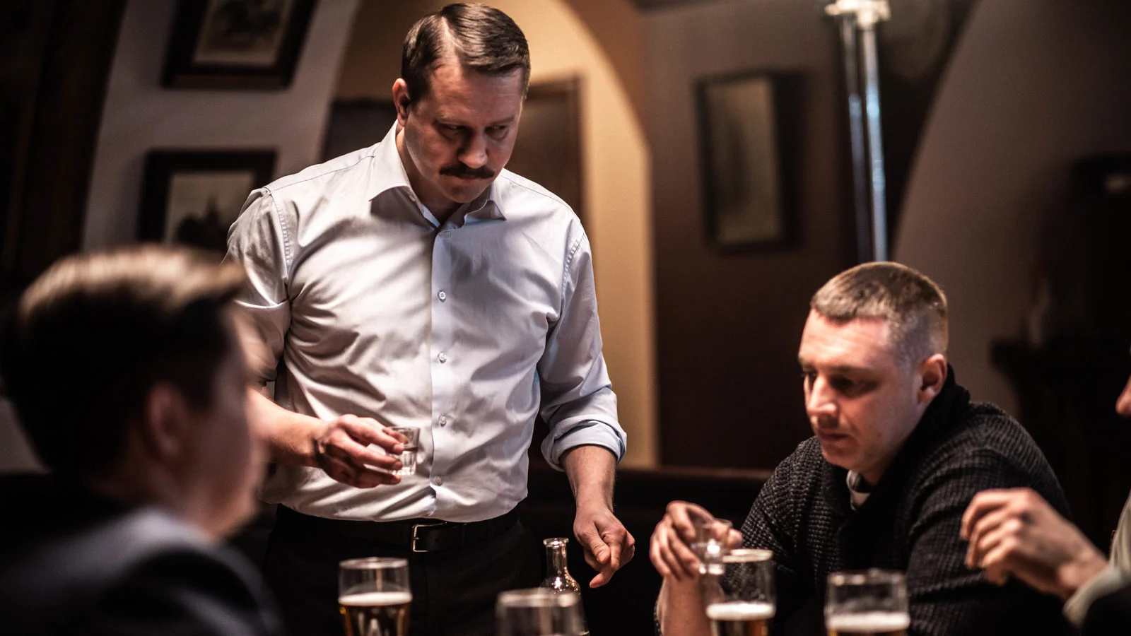 «Женщина, которая умеет хранить тайны» / «Русские» - кадр 2