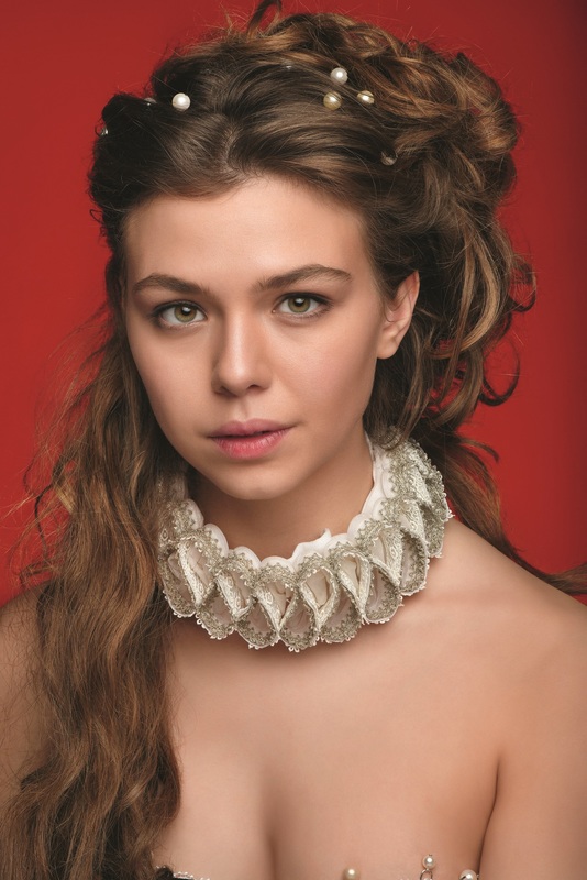 Кристина Асмустың жалаңаш суреті